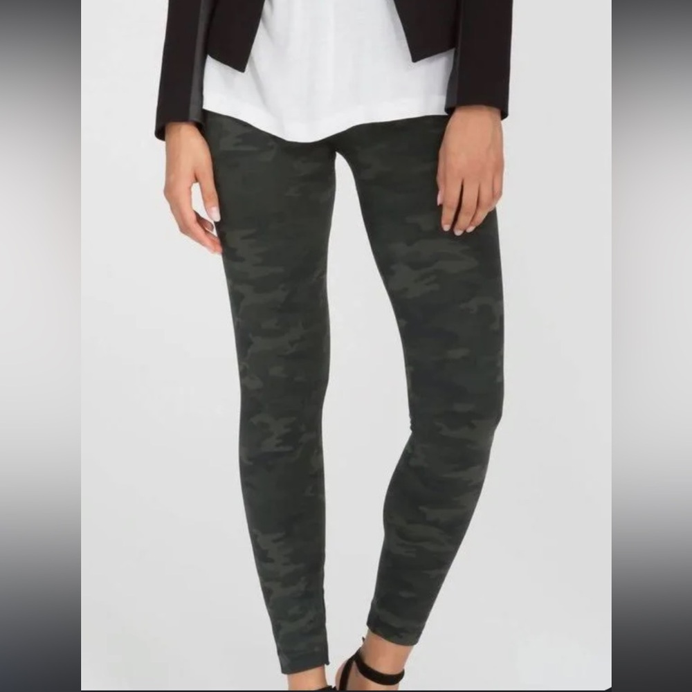 Spanx Look at Me Now Seamless Leggings